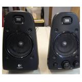 Seamless connections from the keyboard to the speakers and bass speakers, creating an immersive audio experience.