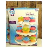 Baked with Love - 2 cupcake stands, 2 cake turntables