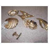 Vintage Jewelry celloid pink pin