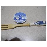 The image displays a collection of Delft blue and white ceramic items