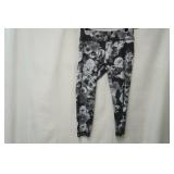 Old Navy Active size L black/white floral print capri leggings