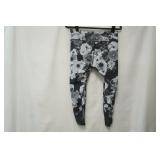 Old Navy Active size L black/white floral print capri leggings