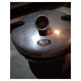 Presto Cooker/Canner with Lid & Pressure Gauge
