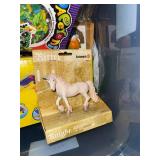 Schleich Ritter Einhorn Unicorn Figure (Knight Series) & Foamies Puppet Theater & Play-Doh Craft Set