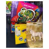 Schleich Ritter Einhorn Unicorn Figure (Knight Series) & Foamies Puppet Theater & Play-Doh Craft Set