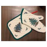 Christmas Kitchen Towels, Oven Mitts & Potholders - Assorted Holiday Prints