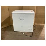 Vissani 7 cu. ft. Manual Defrost Chest Freezer with LED Light Type in White Model: DCM7QWBWW (Slightly Used, Minor Transit Damage, See Photos)