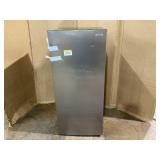Vissani 7.1 cu. ft. Manual Defrost Convertible Upright Freezer in Stainless Steel Look, Garage Ready Model # MDUFC7SS4 (Missing 1 Leg, Minor Transit Damage)