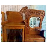 Very nice Condition Antique Quartersawn Oak Gentleman