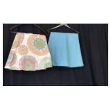 2 round table cloths