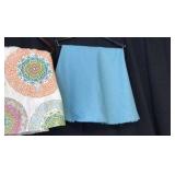 2 round table cloths