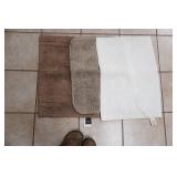 3ct Bath Rugs (1 is new with tags)