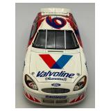 Vintage Team Caliber Owners Series 1:24 Scale Die Cast Replica Limited Edition 2000 Mark Martin #6 Valvoline Ford Taurus (New Old Stock) With COA