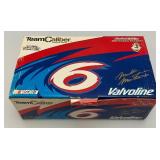 Vintage Team Caliber Owners Series 1:24 Scale Die Cast Replica Limited Edition 2000 Mark Martin #6 Valvoline Ford Taurus (New Old Stock) With COA