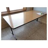Table 72x38 x 26 tall