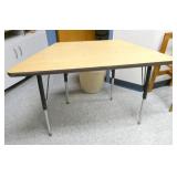 Nurse - 5 chairs and a table