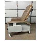 MSRP $2500 Graham‑Field Lumex Deluxe Clinical Care Recliner Dialysis Infusion Oncology & Recovery Room Mobile Chair – Comfortable, heavy‑duty w/drop arms, integrated footrest, flush side tab