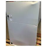 MSRP $11,000! Labconco Purifier Class I Safety Enclosure REF 640000-01- HEPA-filtered blower, tempered safety glass, and sturdy aluminum/steel build make it reliable for handling hazardous materials.