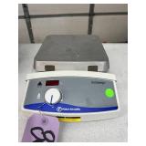 Fisher Scientific Isotemp Hot Plate Stirrer Lab Heating & Mixing Device With Ceramic Top. Adjustable Stir Speeds 50–1500 RPM, Heats Up To 400°C. “HOT TOP” Warning For Safety. Ideal For Lab Use.