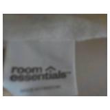 6 Room Essentials Towels...