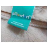 Pink Pillowfort  Throw  48 x 56"...