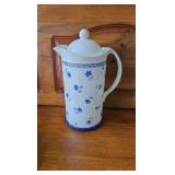 2 8" Fry Pans, Wear-Ever and Northcrest Gourmet, and a Coffee Carafe.