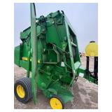 John Deere 567 Baler