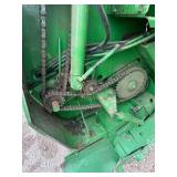 John Deere 567 Baler
