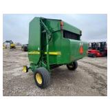 John Deere 567 Baler