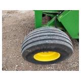 John Deere 567 Baler