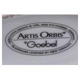 DR - Goebel Artis Orbis Vase and 2 Cow Parade Figurines