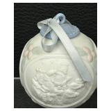 Lladró Hand Made 1993 Christmas Ornament - 3.5 in Diameter