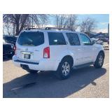 2012 NISSAN PATHFINDER SILVER EDITION *4x4* (NO RESERVE)