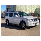 2012 NISSAN PATHFINDER SILVER EDITION *4x4* (NO RESERVE)
