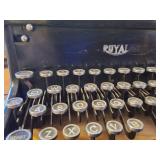 Nice Black Vintage Royal KHM standard desktop typewriter, 1930s era
