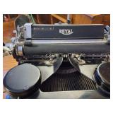 Nice Black Vintage Royal KHM standard desktop typewriter, 1930s era