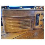Vintage 1946 Philco Model 46-1203 tube radio and record player in a wooden case - works!