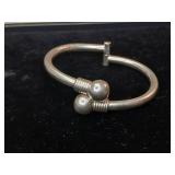 32.91g .925 Mexico - Stamped (JD-02) Sterling Silver Hinged cuff bracelet with large overlapping "knob" detail.
