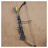 "Force II Magnum" - compound bow - by Pro Line. Quiver and Five arrows included