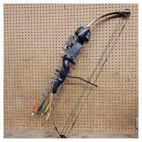 "Force II Magnum" - compound bow - by Pro Line. Quiver and Five arrows included