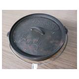 Large Vintage Lodge cast iron camp Dutch Oven