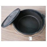 Large Vintage Lodge cast iron camp Dutch Oven