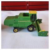 Collection of vintage John Deere harvesting equipment models, 1:64 scale set