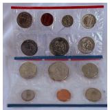 1980 uncirculated P & D us mint coin set OGP - cello wrap only