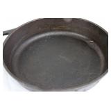 Lodge Cast Iron Skillet Set - 2 Pans With Chainmail Scrubber Pad