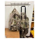 Cabela’s dry plus insulated bibs and jacket.size 3xl