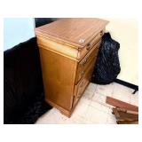 Narrow dresser