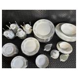 Noritake Melissa 3080 Contemporary Fine China - Floral Daisy Border Dinnerware Set