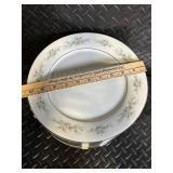 Noritake Melissa 3080 Contemporary Fine China - Floral Daisy Border Dinnerware Set