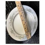 Noritake Melissa 3080 Contemporary Fine China - Floral Daisy Border Dinnerware Set